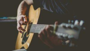 Jouez 5 Chansons Française à la Guitare en un Clin d'œil !